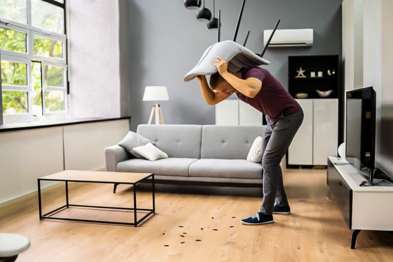 Maltepe'de evde böcek ilaçlama uygulaması yapan uzman ekip